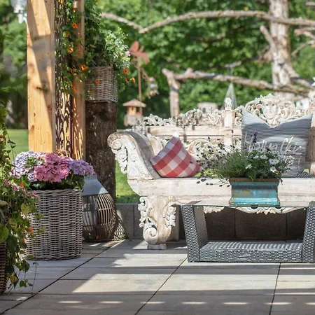 Adolphine Garden Rotta