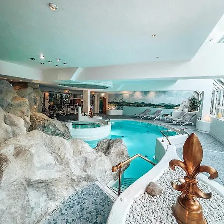 Adolphine Garden Hotel