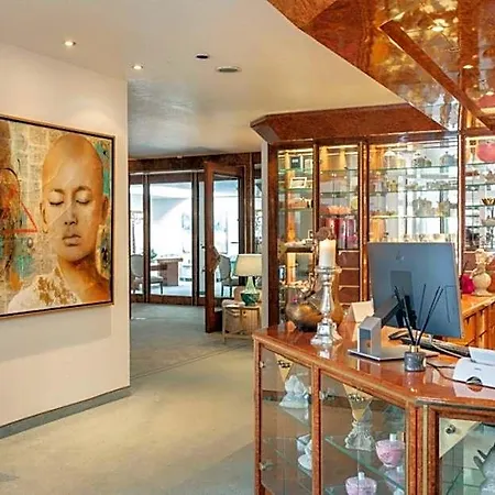 Adolphine Garden Hotell 4*