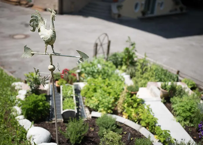 מלון Adolphine Garden